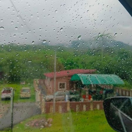Aliza Scawa Homestay Куала-Піла Екстер'єр фото