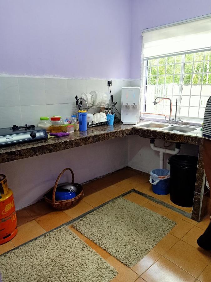 Aliza Scawa Homestay Куала-Піла Екстер'єр фото