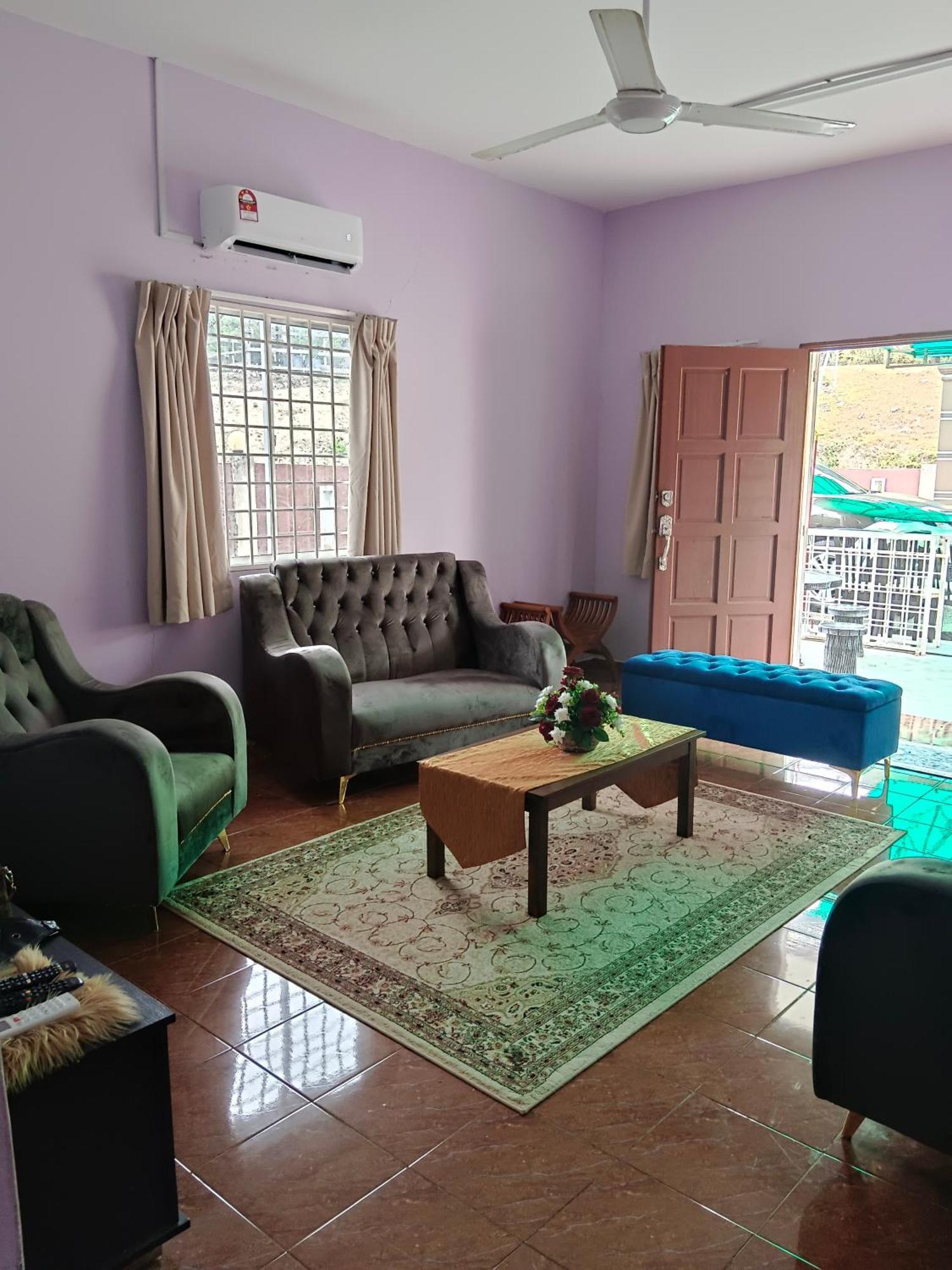 Aliza Scawa Homestay Куала-Піла Екстер'єр фото